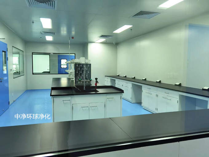 实验室内超净工作台等设备如何布置？